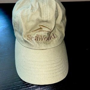 Vintage SeaWorld Hat in Khaki OS